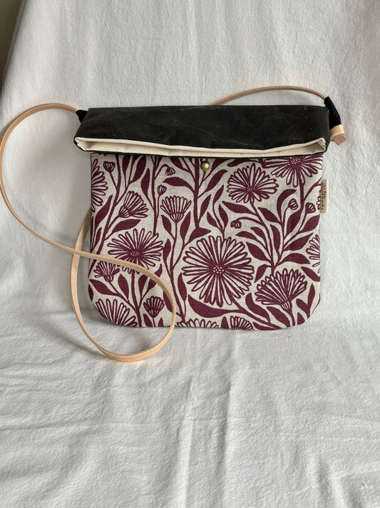 Crossover Bag - Wild Daisies - Red Burt Colour
